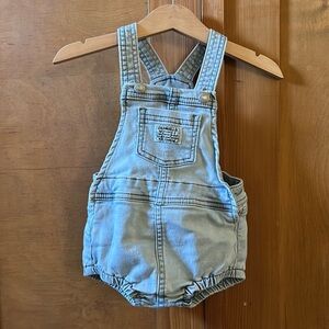 Levi’s bubble shortall baby girl size 12M